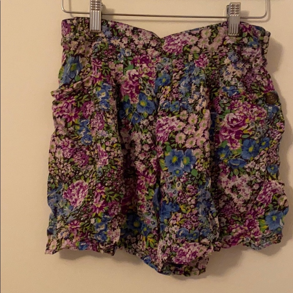 Free people Soft summery floral shorts